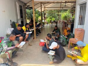 Jalin Keakraban, Anggota Satgas TMMD 125 Kodim 0316/Batam dan Warga Santap Siang Bersama