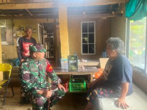 Kepedulian Sosial, Dansatgas TMMD 125 Jenguk Warga Sakit di Kavling Sambau IV