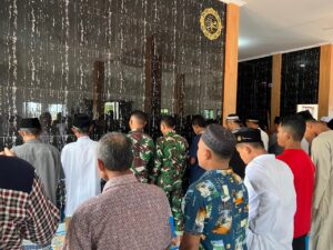 Padatnya Kegiatan, Satgas TMMD ke-125 Kodim 0316/Batam Tidak Melupakan Shalat Jumat Bersama Warga