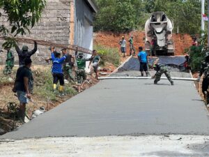 Suara Mesin Mobil Molen Pacu Semangat Satgas TMMD 125 Kodim 0316/Batam Percepat Pengecoran Jalan