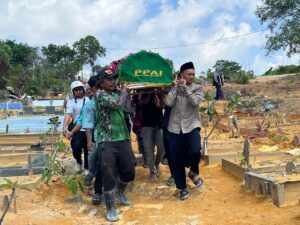 Wujud Jiwa Sosial,Satgas TMMD ke-125 Kodim 0316/Batam Takziah ke Rumah Duka Warga dan Mengantar Ke Pemakaman 