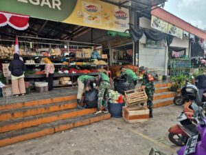 Canangkan Unggulan Kasad,Satgas TMMD Ke-125 Kodim 0316/Batam Gelar Aksi Bersih Pasar Summerland Batu Besar