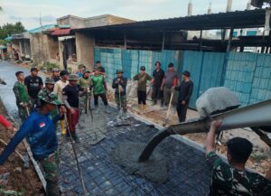 Memasuki Hari ke-11, Putaran Mesin Molen Pacu Semangat Satgas TMMD 125 dalam Semenisasi Jalan